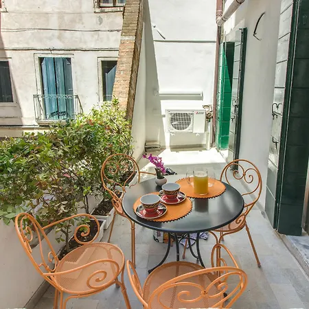 Ve.n.i.ce. Cera Casa Del Giglio Διαμέρισμα